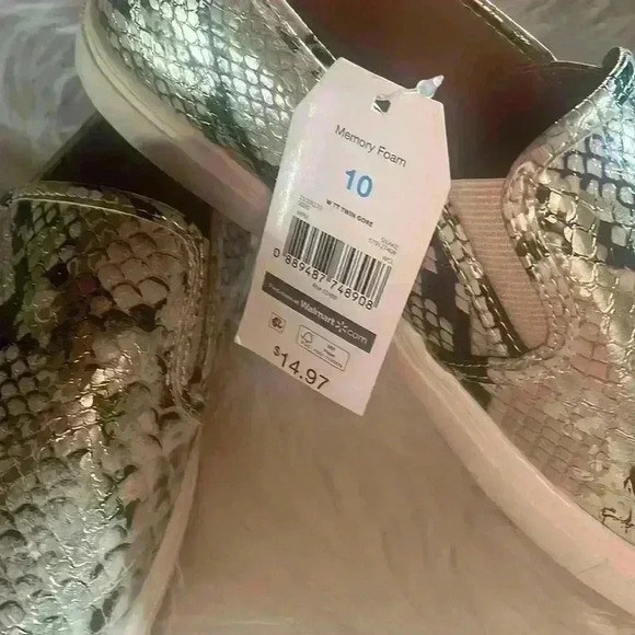 Snake Prink Slip Ons - Picture 2 of 6